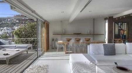 Sea Haven Hotel Camps Bay Exterior photo